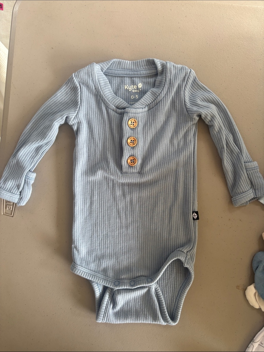 Kyte BABY Slate Blue Ribbed Long-Sleeve Onesie. Like New. 0-3 mos. Unisex.
